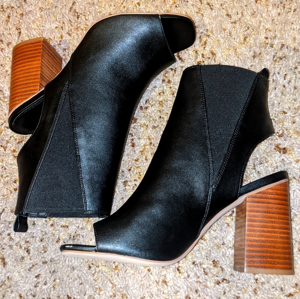 ASOS peep-toe bootie👀👢